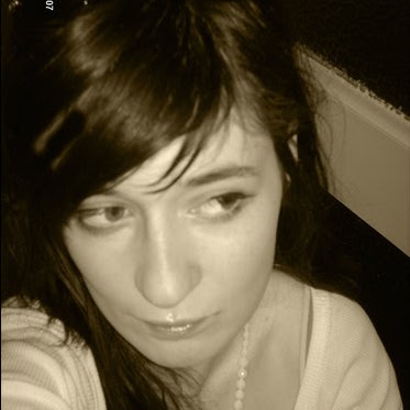 Nicole Devine Photo 18