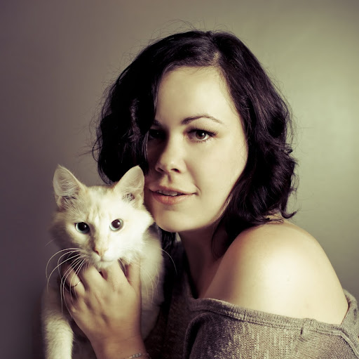 Kelly Lewis Photo 23