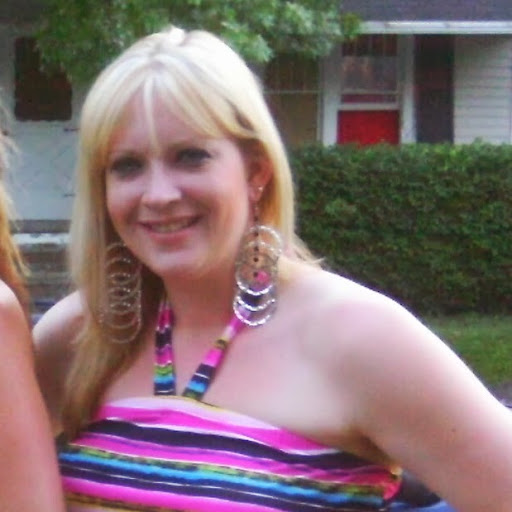 Amy Ewing Photo 15