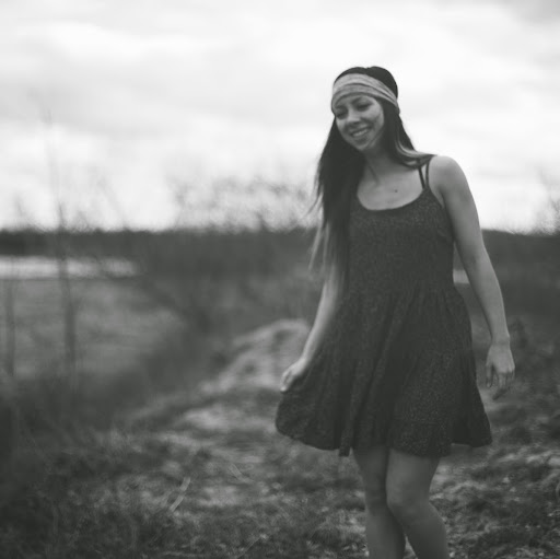 Angela Marshall Photo 20