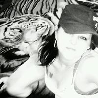 Angie Crowe Photo 7