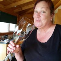 Suzanne Peach Photo 3