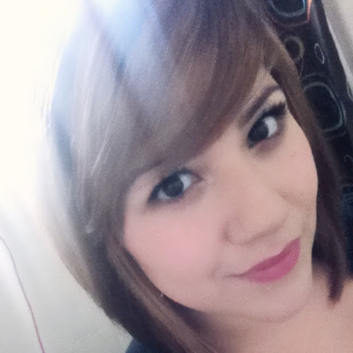 Kim Gonzalez Photo 5