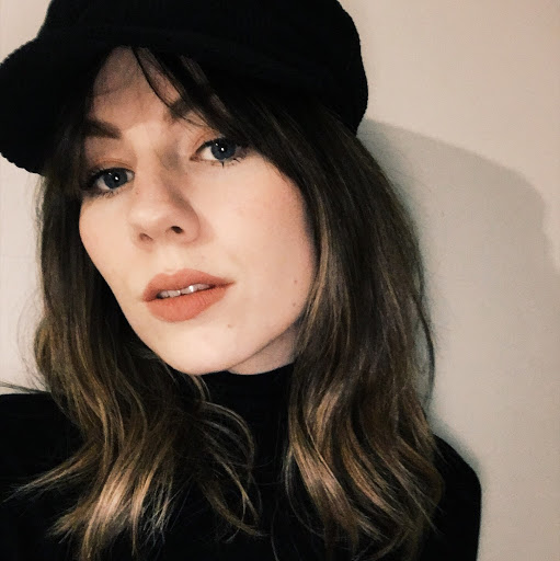 Holly Walsh Photo 19