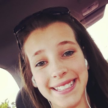 Lindsay Harrison Photo 11