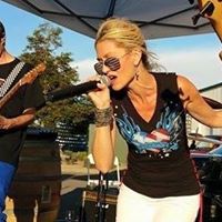 Alicia Lowe Photo 24