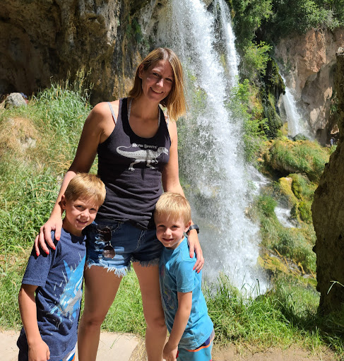 April Hathaway Photo 5