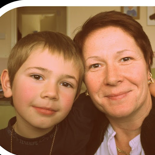 Julie Abbott Photo 23