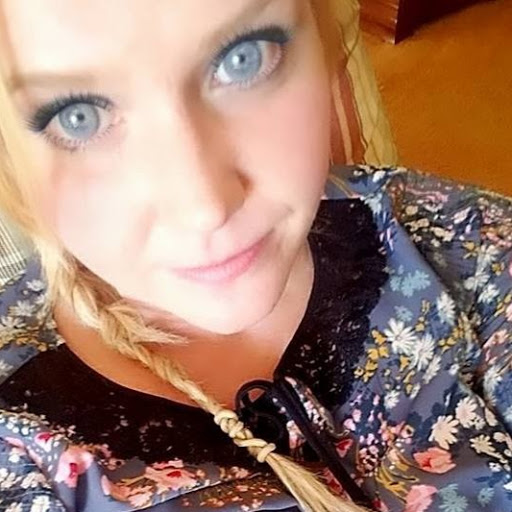 Christina Poole Photo 5