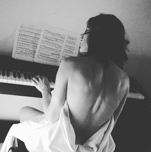 Emilia Garcia Photo 34