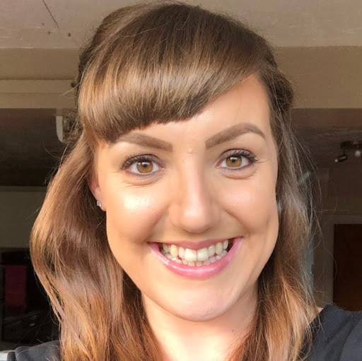 Laura Weeks Photo 40