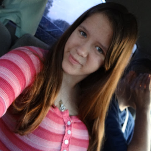 Laura Armstrong Photo 39