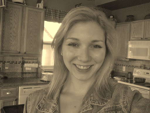 Laura Peterson Photo 24
