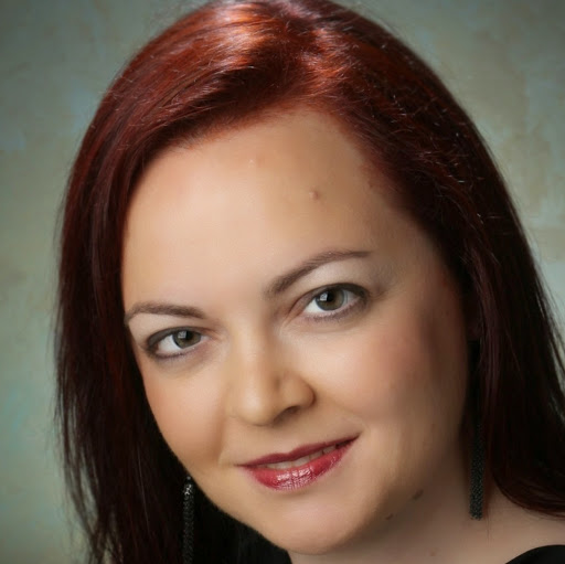Laura Oliver Photo 26