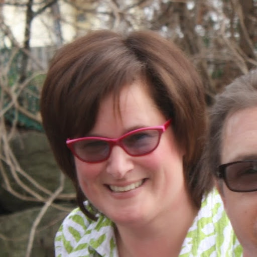 Elizabeth Larson Photo 15