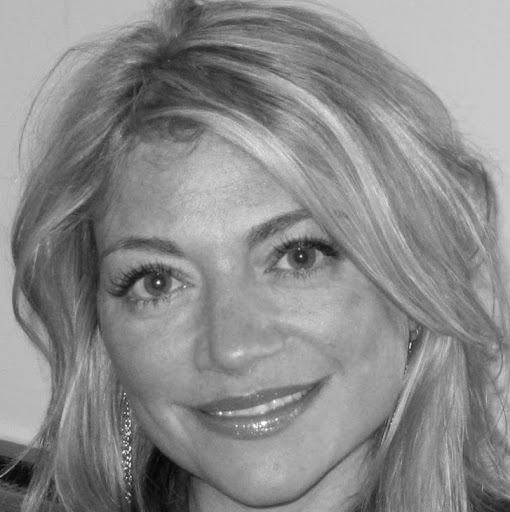 Suzanne Lynn Photo 23