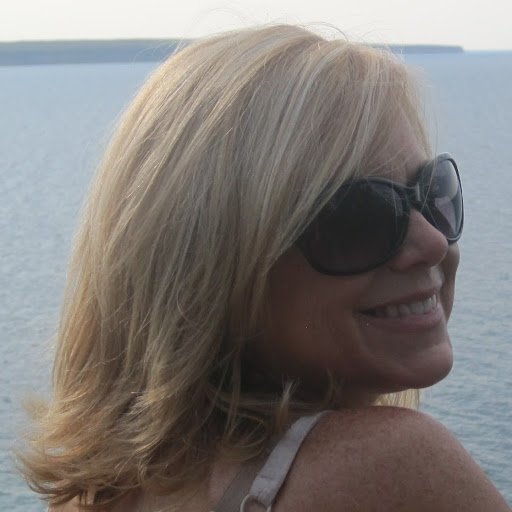 Lisa Geiger Photo 29