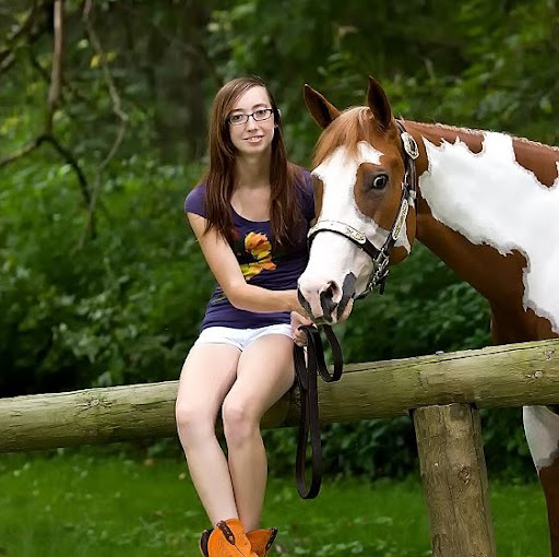 Kristen Reed Photo 36