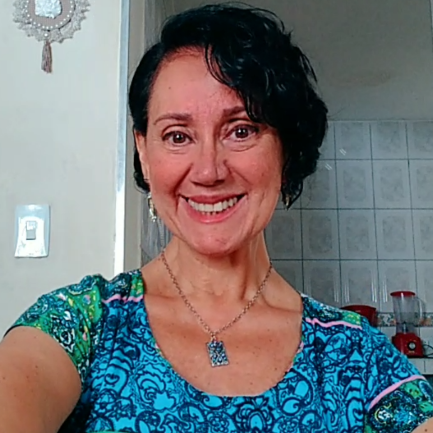 Elizabeth Prado Photo 12