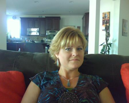 April Harris Photo 6