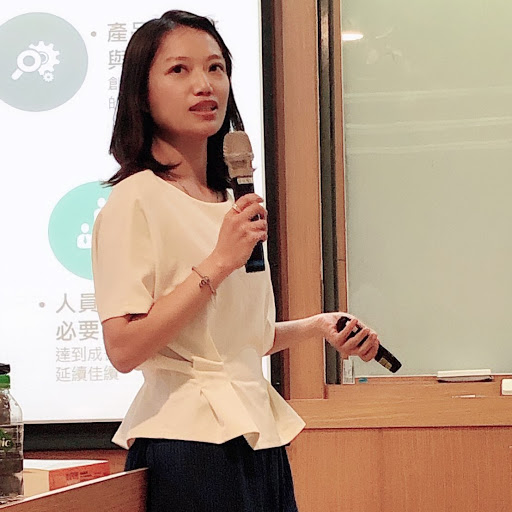 Yvonne Wang Photo 32