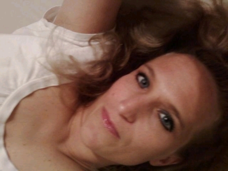 Angela Lynch Photo 29