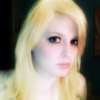 Amanda Walker Photo 49