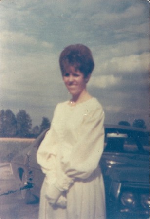 Barbara Moore Photo 22