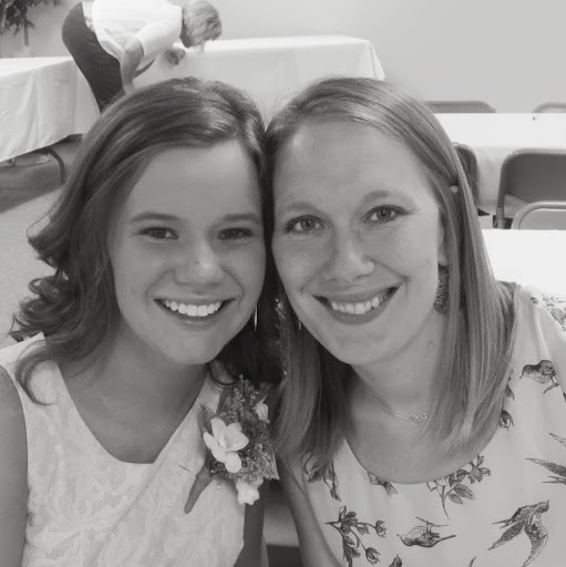 Anna Vaughn Photo 34