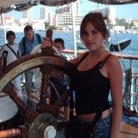 Julie Berrier Photo 8