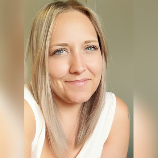 Julie Brodeur Photo 23