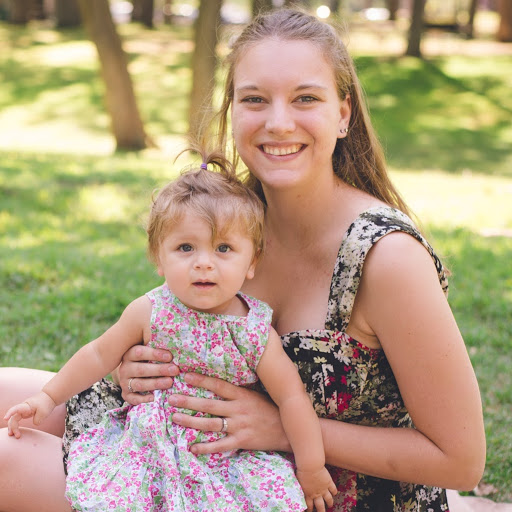 Emily Knapp Photo 22