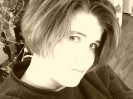 Julie Spring Photo 17