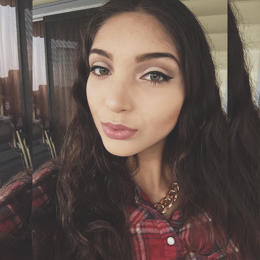 Jasmin Lupian Photo 10
