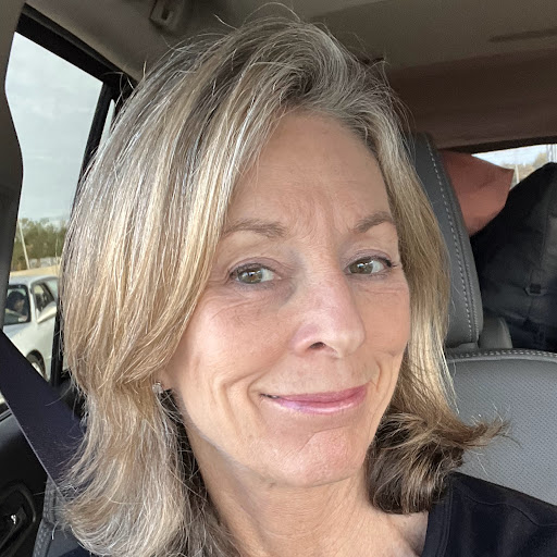 Lisa Hardy Photo 38