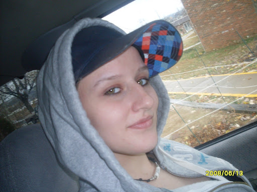 Julia Vaughn Photo 36