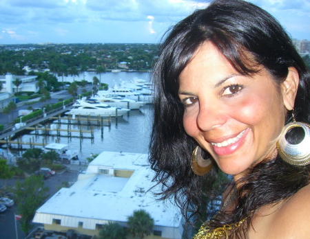 Laura Martinez Photo 25