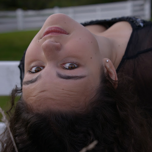 Alexandra Barnes Photo 9