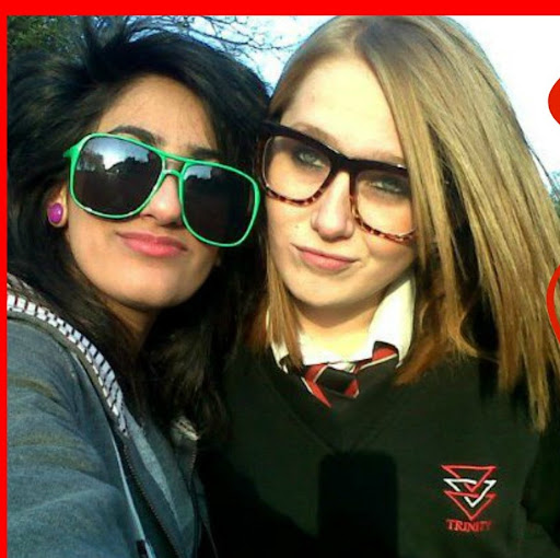 Sarah Worthington Photo 33