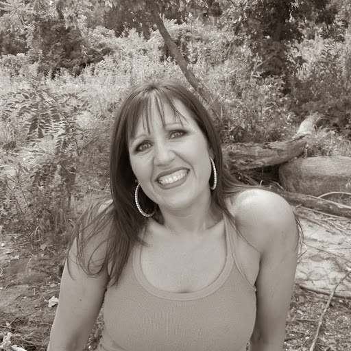 Julie Hanson Photo 18