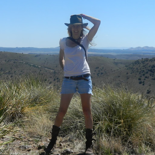 Julie Bernal Photo 18