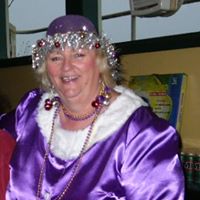 Veronica Lowe Photo 38