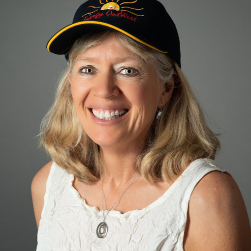 Amanda Evans Photo 17