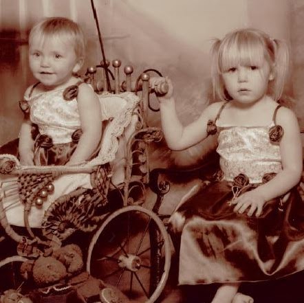 Louise Anderson Photo 31