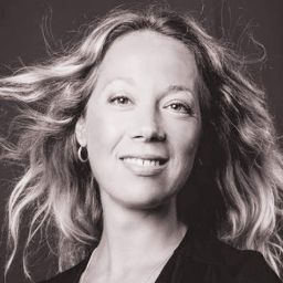 Julie Lambert Photo 16