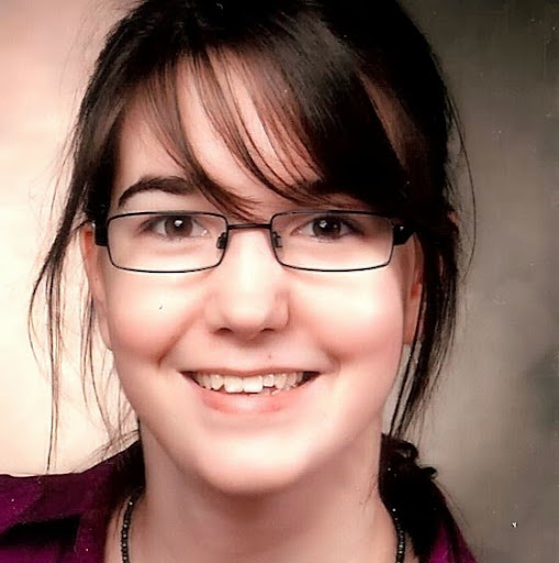 Stefanie Roth Photo 26