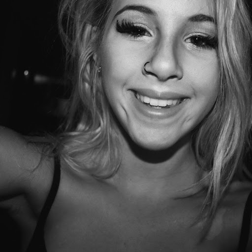 Alyssa Gardner Photo 8