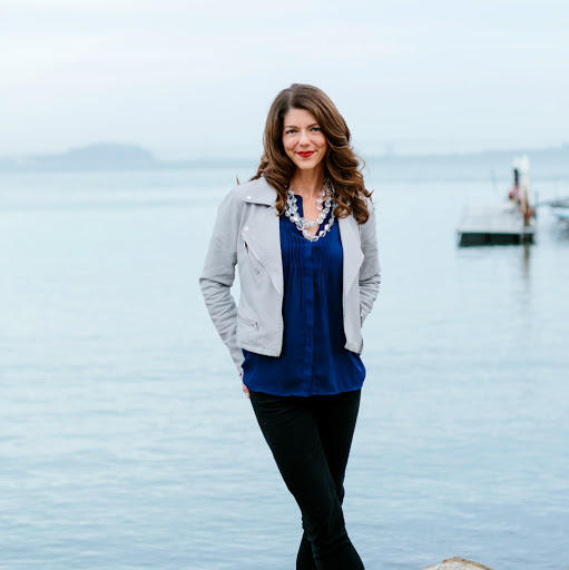 Elizabeth Howes Photo 21