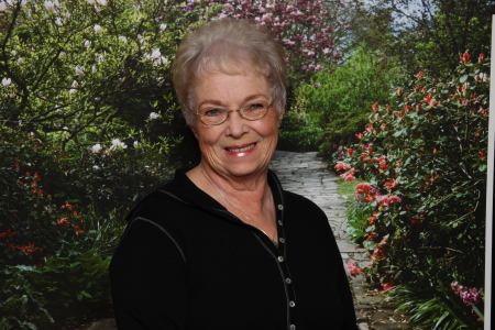 Barbara Barker Photo 27
