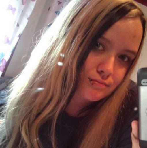 Samantha Connolly Photo 14